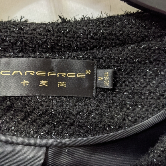 BEAUTIFUL ladies coat!  Size Med.  Carefree brand - Picture 2 of 5